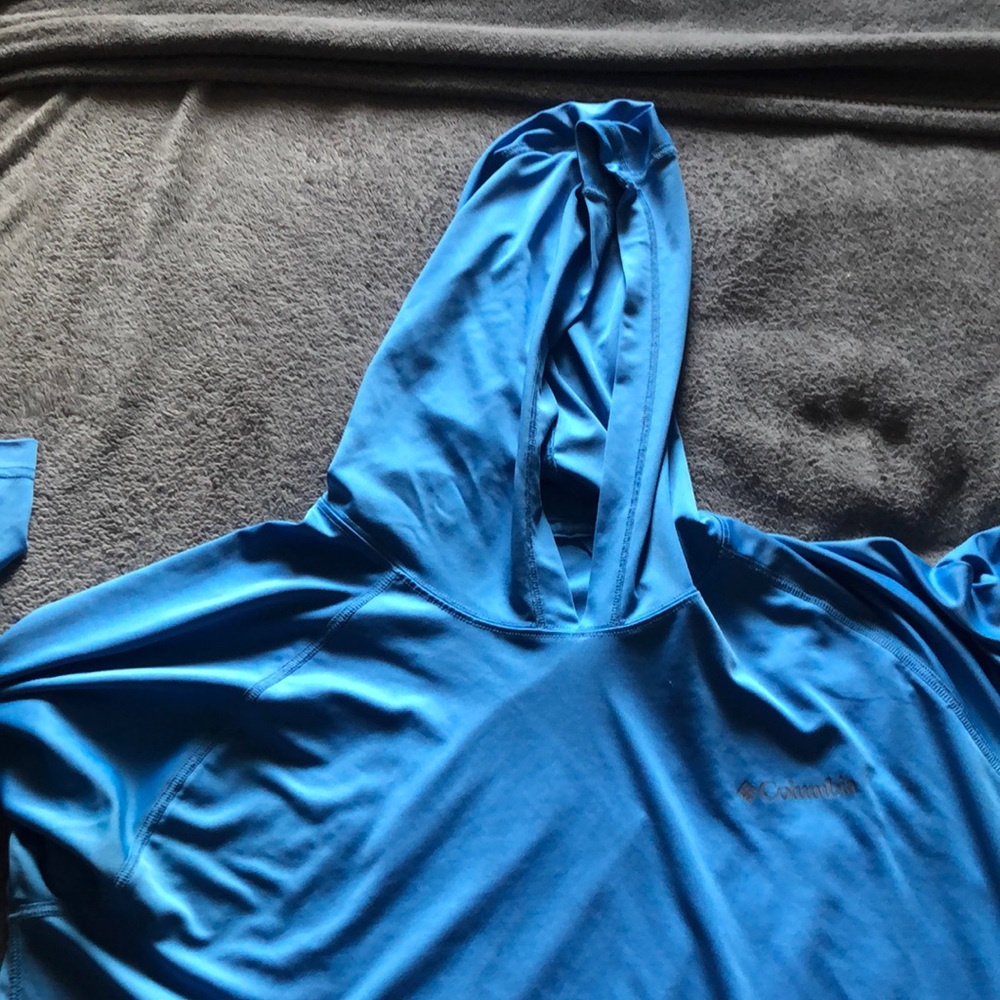 Blue long sleeve Columbia shirt w hood